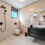 Ballat With Heated Pool Privlaka (Zadar)