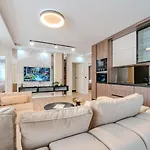 Ballat With Heated Pool Vila Privlaka (Zadar)