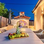 Ballat With Heated Pool Privlaka (Zadar)
