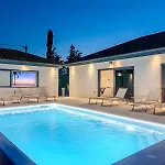 Vila Ballat With Heated Pool *