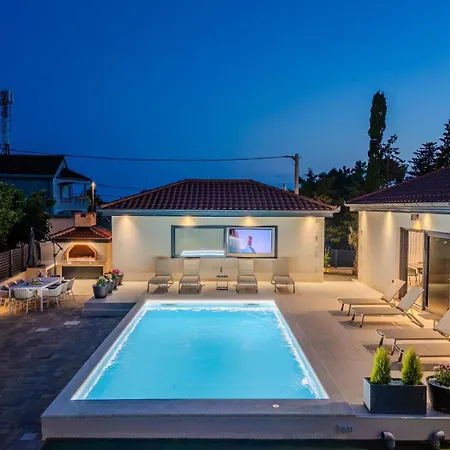 Villa Ballat With Heated Pool Privlaka (Zadar)