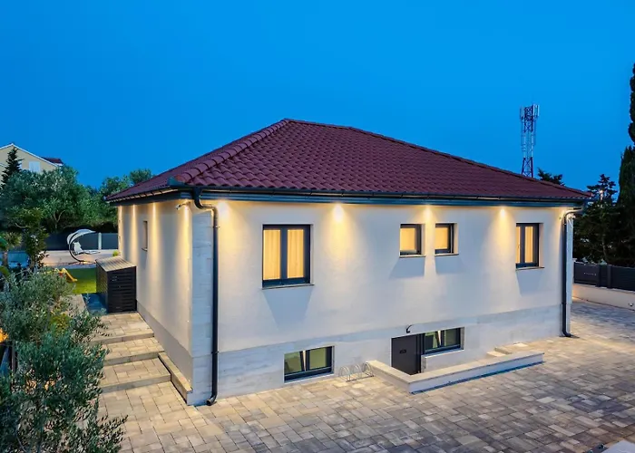 Vila Ballat With Heated Pool *