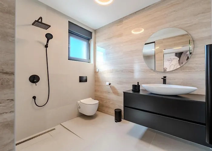 Ballat With Heated Pool Privlaka (Zadar)