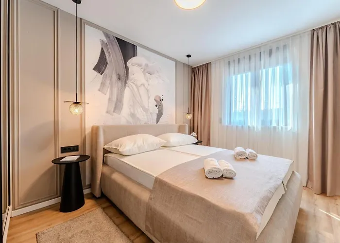 Vila Ballat With Heated Pool