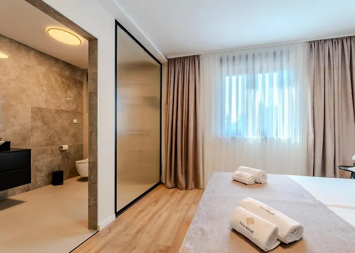 빌라 Ballat With Heated Pool 프리블라카