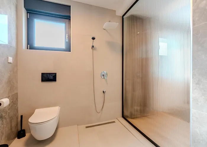 Vila Ballat With Heated Pool