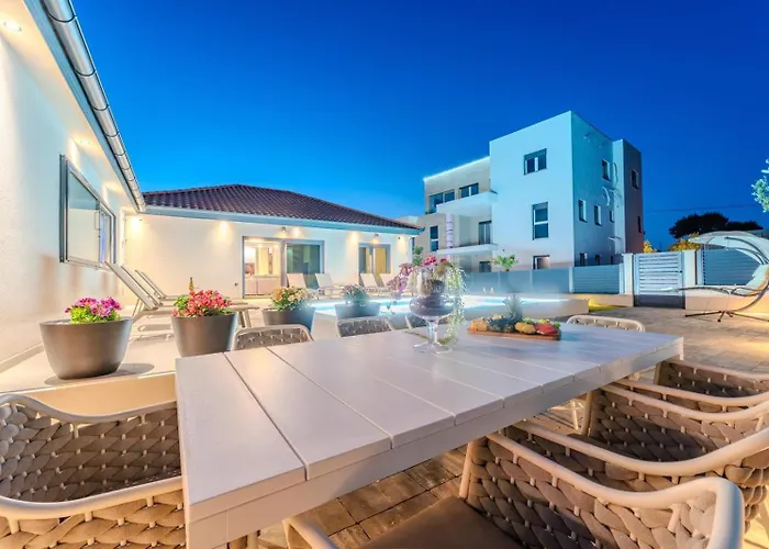 Ballat With Heated Pool *