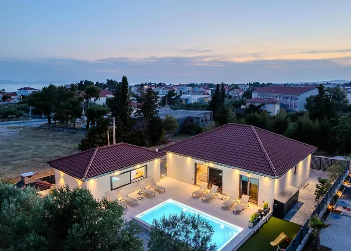 Ballat With Heated Pool 프리블라카