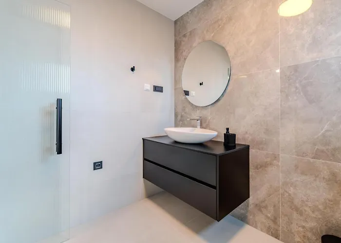 Ballat With Heated Pool Vila