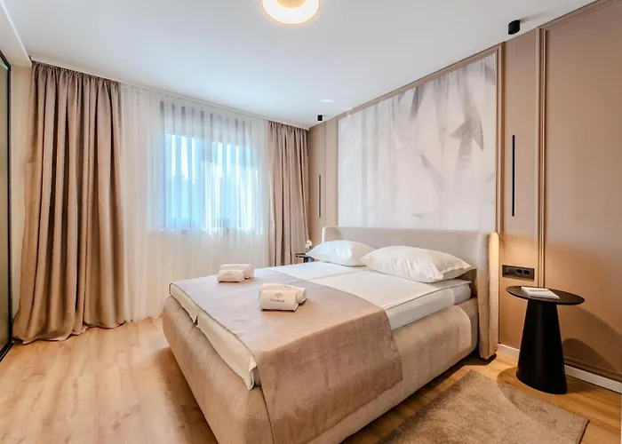 Vila Ballat With Heated Pool