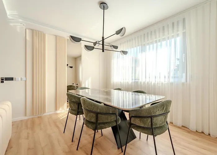 Ballat With Heated Pool Vila