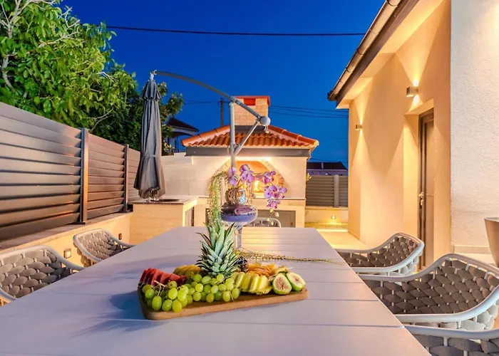 Ballat With Heated Pool Privlaka (Zadar)