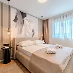 빌라 Ballat With Heated Pool