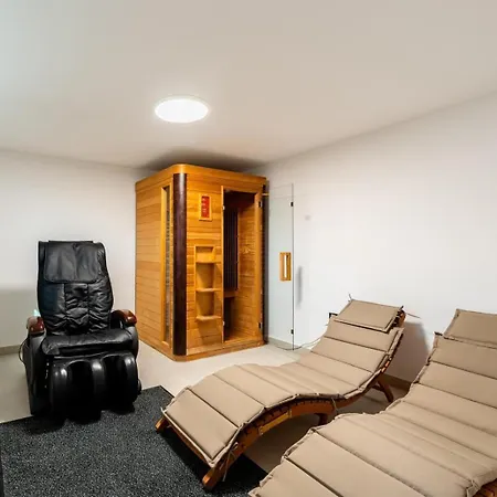Ballat With Heated Pool Vila Privlaka (Zadar)