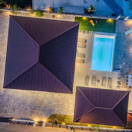 Ballat With Heated Pool *