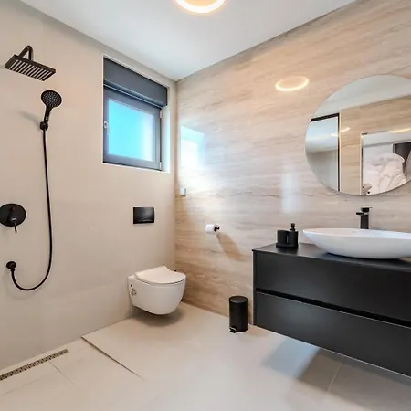 Ballat With Heated Pool Privlaka (Zadar)
