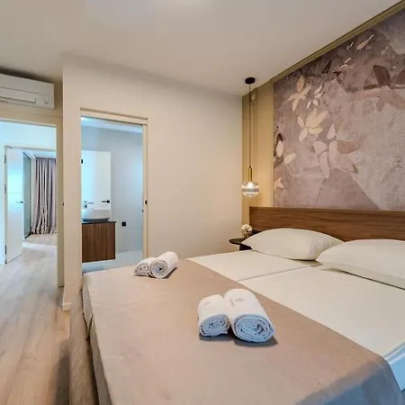 Vila Ballat With Heated Pool *