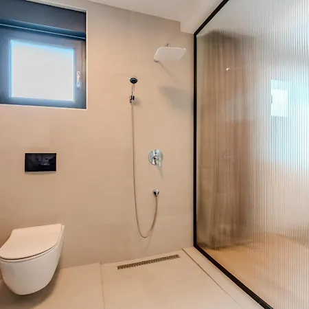 Vila Ballat With Heated Pool