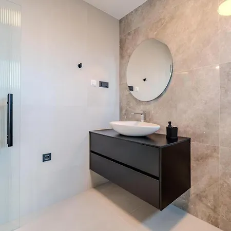 Ballat With Heated Pool Vila