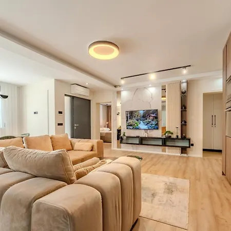 Vila Ballat With Heated Pool *